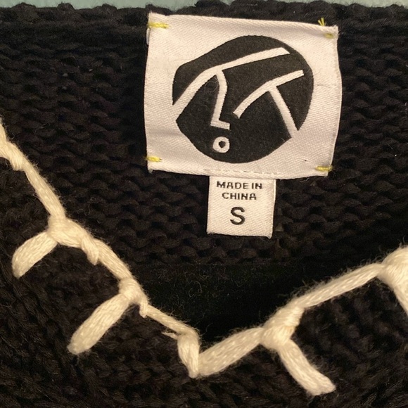 Yan yan knits - women’s small - long sleeve be hooded sweater - black/white - Picture 2 of 8